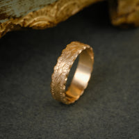 Bague bandeau vintage en or jaune, décor géométrique gravé