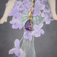 Pendentif vintage en or jaune 18 carats serti d'une améthyste taille poire en serti griffes